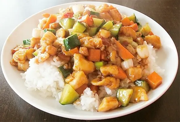 宫保鸡丁盖饭